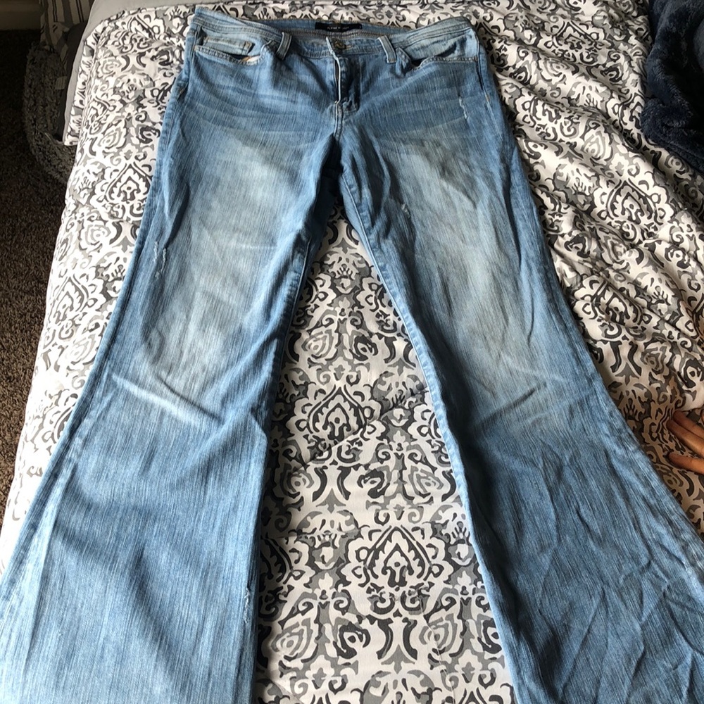 women’s Flying monkey flared jeans. SIZE 30